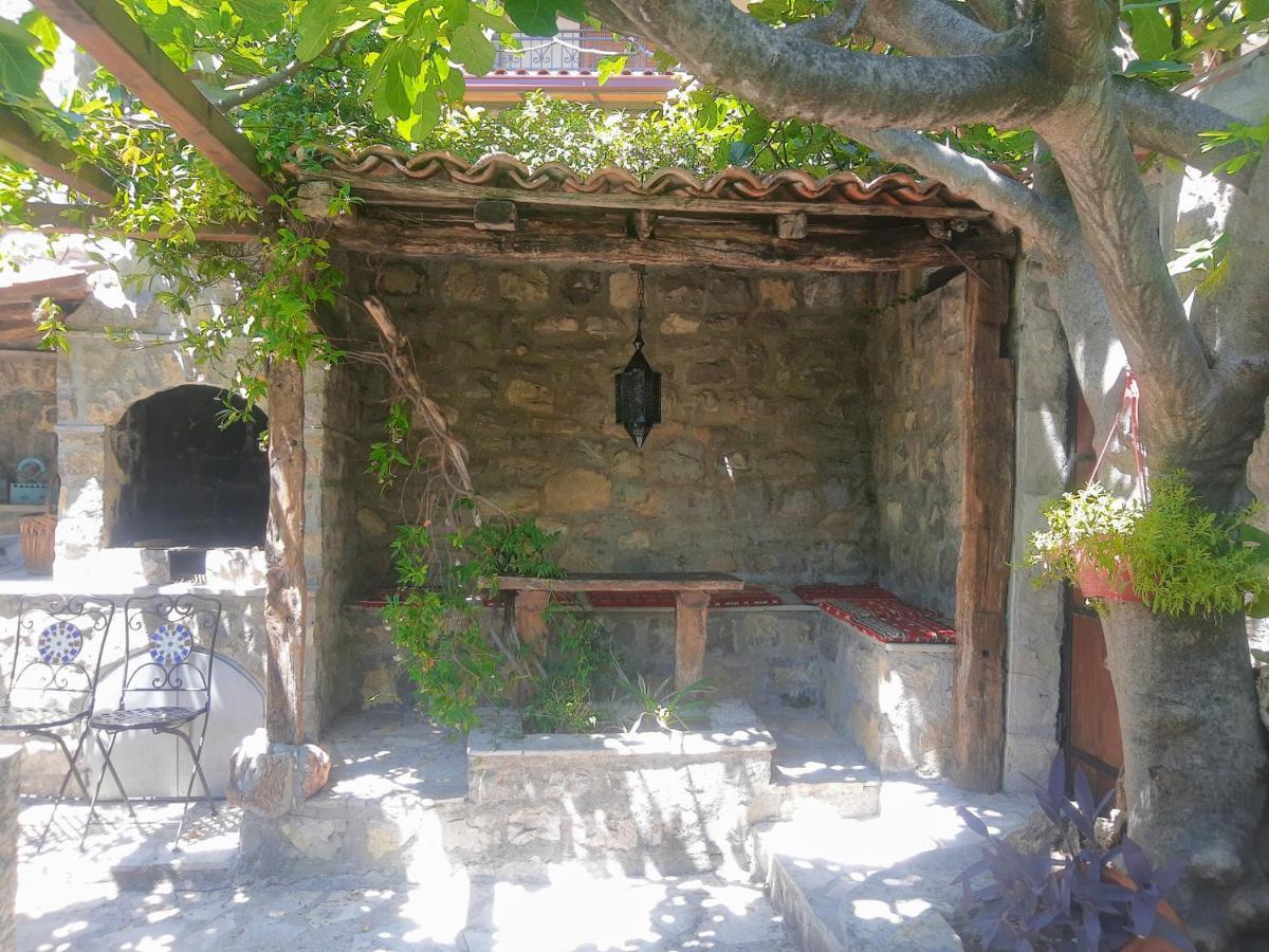 Sea-Side Old Stone Villa With A Private Garden Budva Zewnętrze zdjęcie