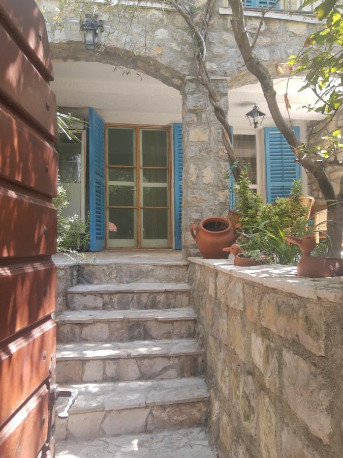 Sea-Side Old Stone Villa With A Private Garden Budva Zewnętrze zdjęcie