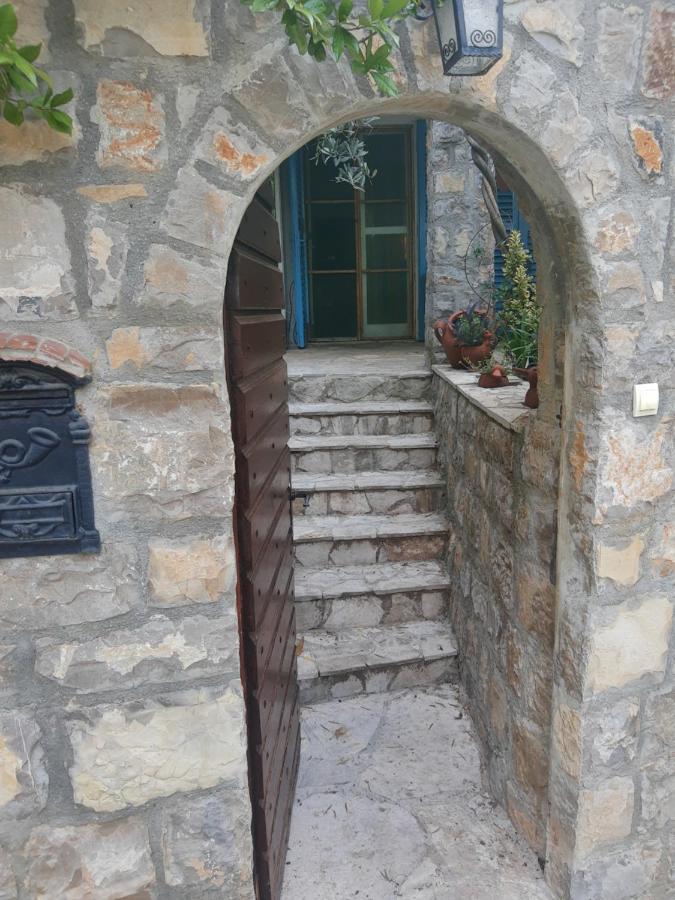 Sea-Side Old Stone Villa With A Private Garden Budva Zewnętrze zdjęcie