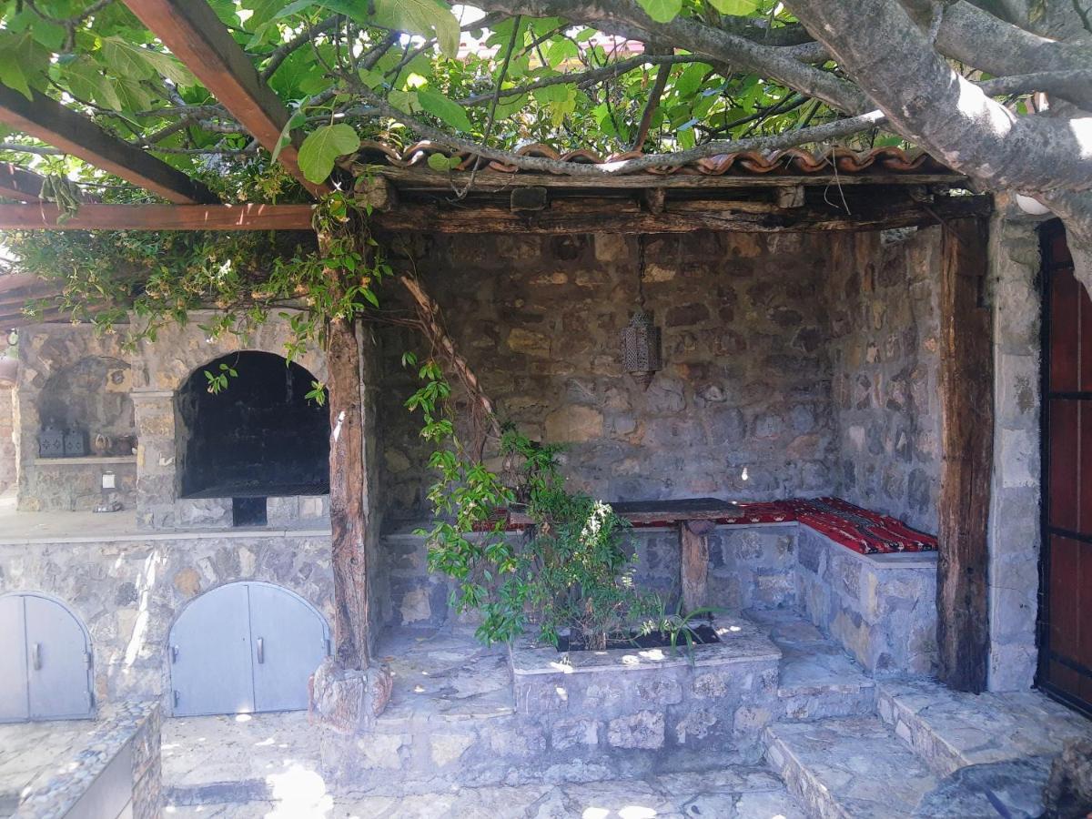 Sea-Side Old Stone Villa With A Private Garden Budva Zewnętrze zdjęcie
