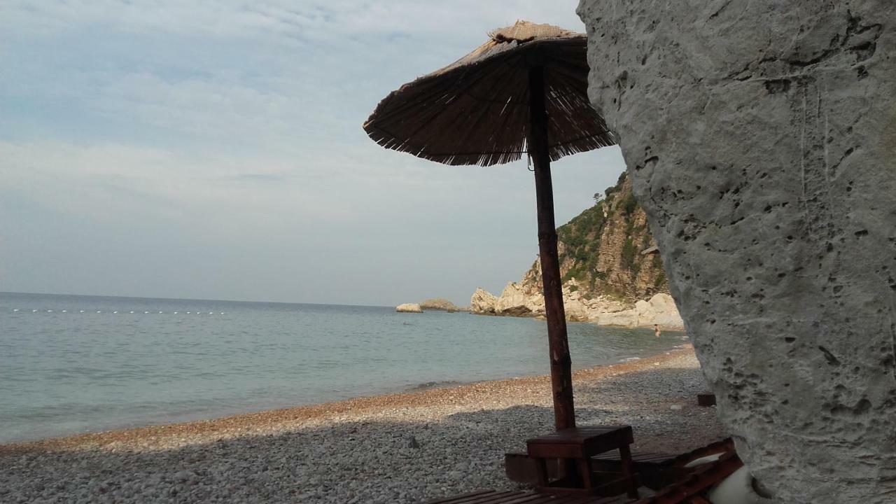 Sea-Side Old Stone Villa With A Private Garden Budva Zewnętrze zdjęcie